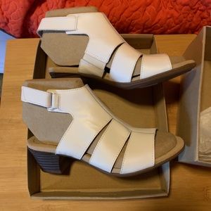 White Clark’s sandals! Soft with stretchy upper. Brand new in box! Size 7.